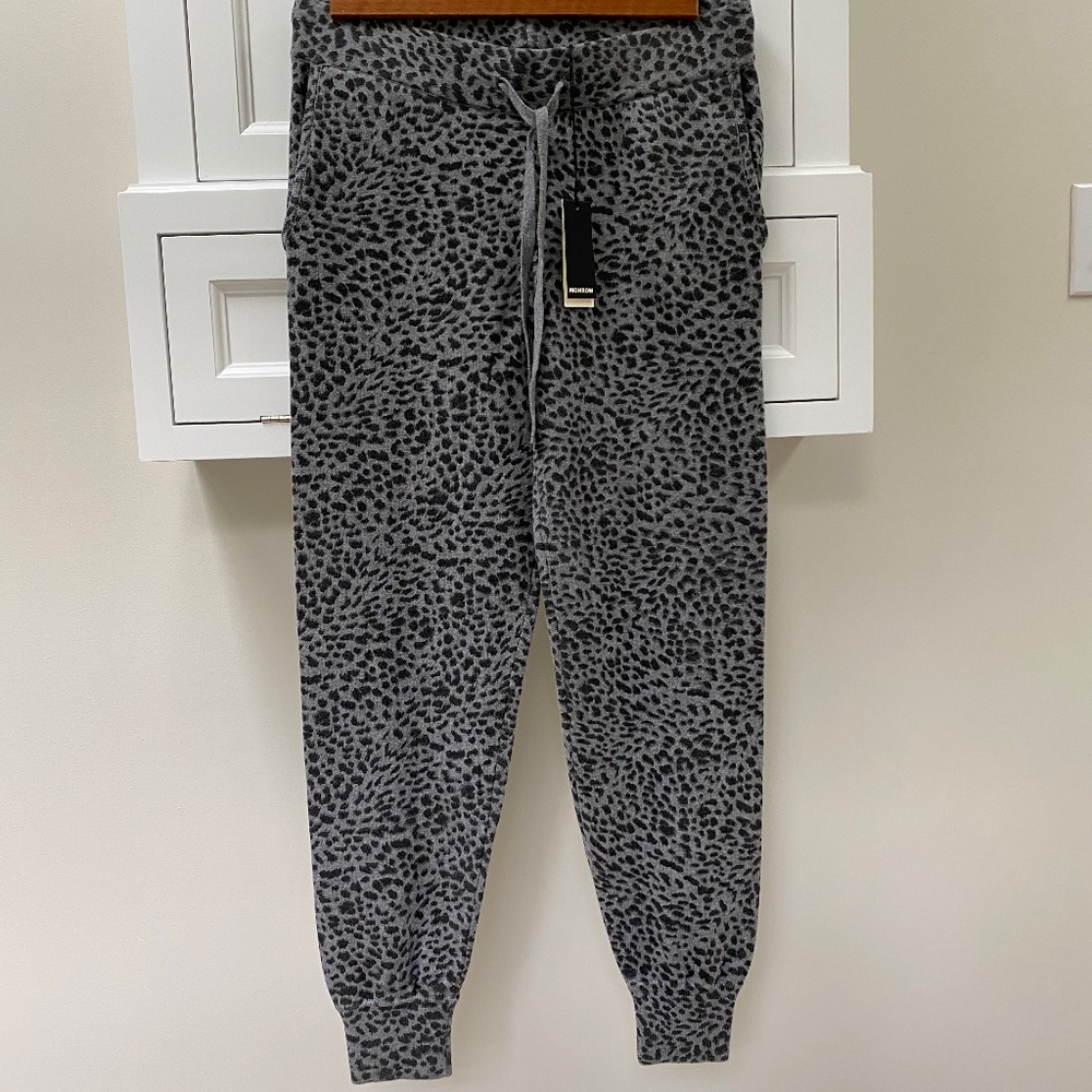 NWT MONROW Animal Print Joggers  SzS